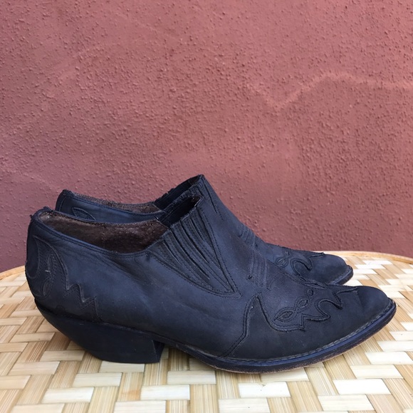 Guess Shoes - Guess Georges Marciano western cowgirl booties